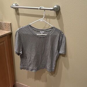 Splendid woman's black and white cropped striped tee shirt
